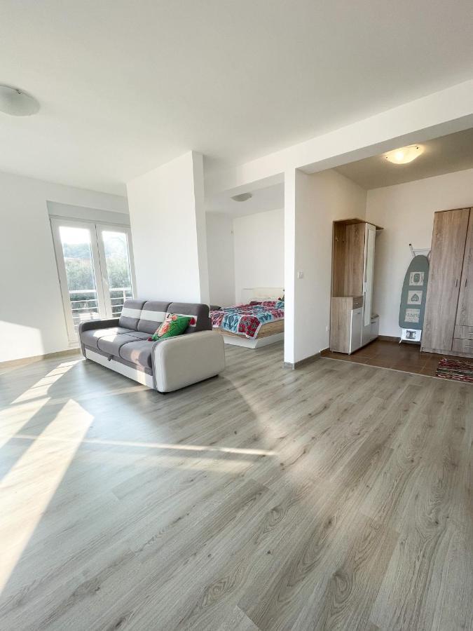 Upart House Petrovac